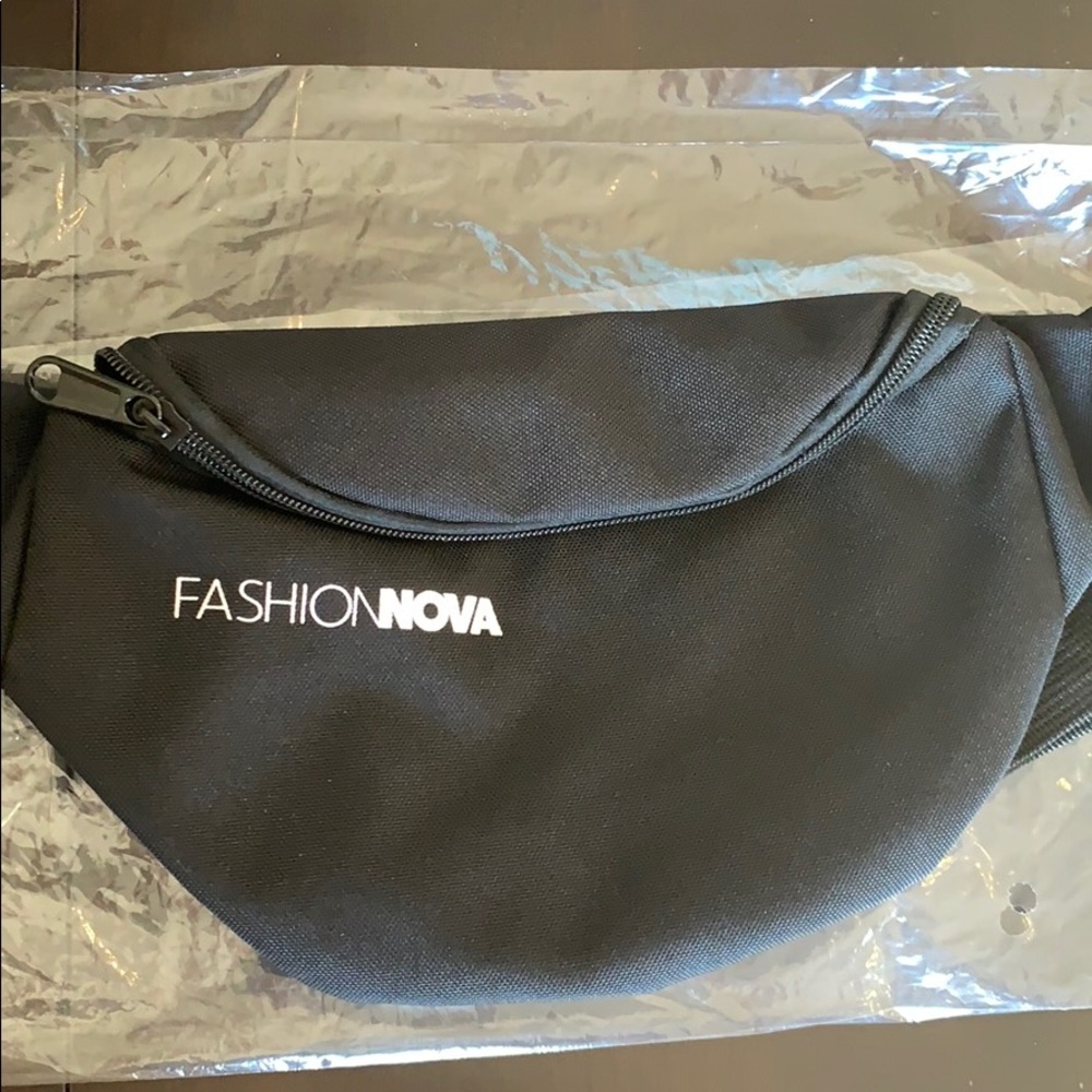Fashion Nova black fanny pack